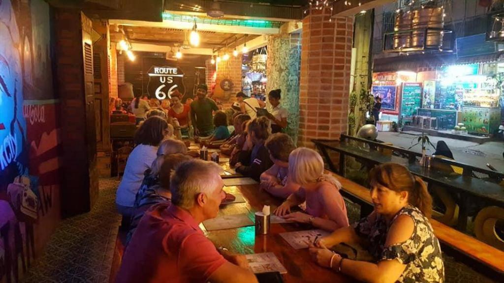 Route 66 Music Restaurant & Hostel Siem Reap Exterior photo
